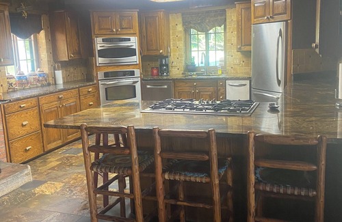 Dubois House | Wind River Chalet; East Yellowstone; 5 Bedroom, 3 Bathroom Home