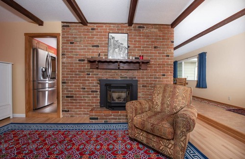 Lander House | Wind River Place - with Hot Tub, Mountain views!