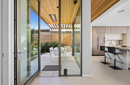 Beach Barber Tract House | Windansea Luxury Pool Rooftop Views
