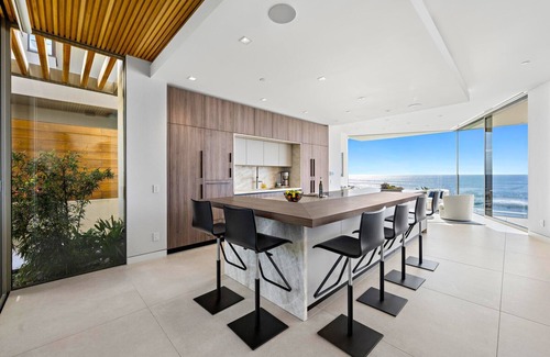 Beach Barber Tract House | Windansea Luxury Pool Rooftop Views