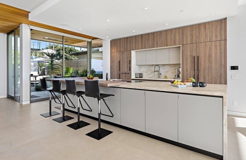 Beach Barber Tract House | Windansea Luxury Pool Rooftop Views