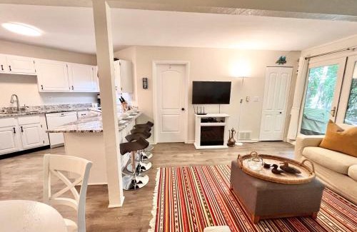 Fontana House | Windmill Cottage at Abbey Springs Near Lake & Shops