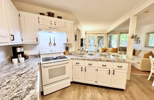 Fontana Condo | Windmill Cottage at Abbey Springs | Lake, Shopping & Eateries!