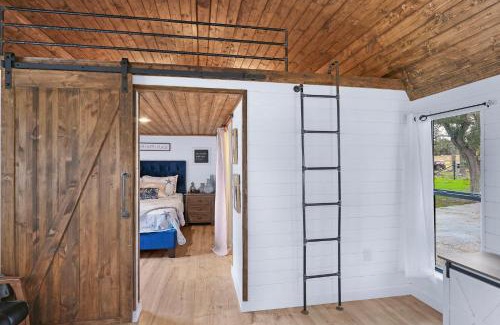 Wimberley House | Windmill Ranch- Stardust Cottage