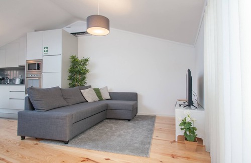Portela Apartment | Window to the stars!