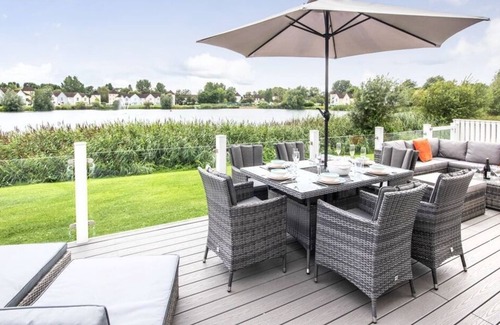 South Cerney House | Windrush Lake 65, Sunset Lodge (P)