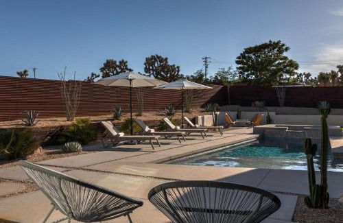 Yucca Valley House | Windsong Modern compound w pool spa