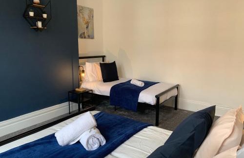 Gateshead Apartment | Windsor 4 - Spacious beautiful 4 bdrm maisonette nr Ncle free wifi free parking