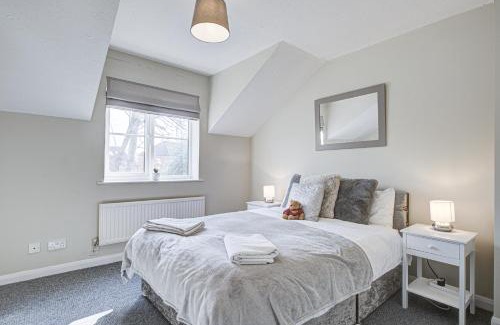 Slough House | Windsor Burnham Ascot Haven Sleeps 4