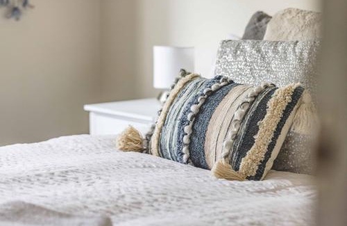 Slough House | Windsor Burnham Ascot Haven Sleeps 4