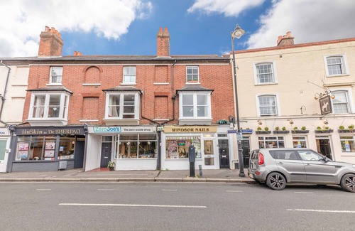Windsor House | Windsor Central Victorian Town House sleeps 6