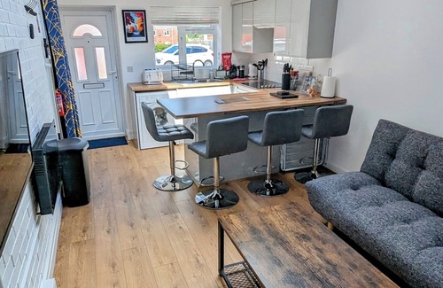 Windsor Apartment | Windsor Home with Free Parking