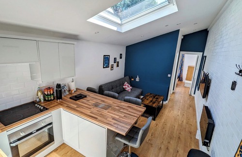 Windsor Apartment | Windsor Home with Free Parking