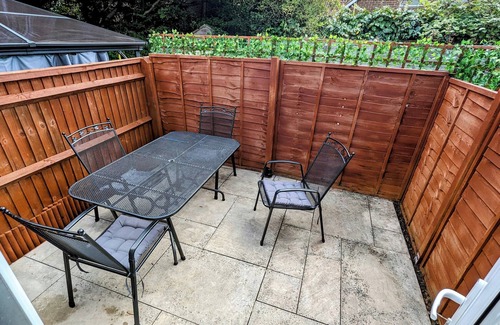 Windsor Apartment | Windsor Home with Free Parking