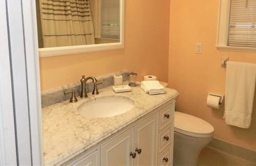Osprey Apartment | Windsor Lodge Unit 15, studio, close to beaches, pool