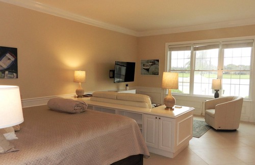 Osprey Apartment | Windsor Lodge Unit 15, studio, close to beaches, pool