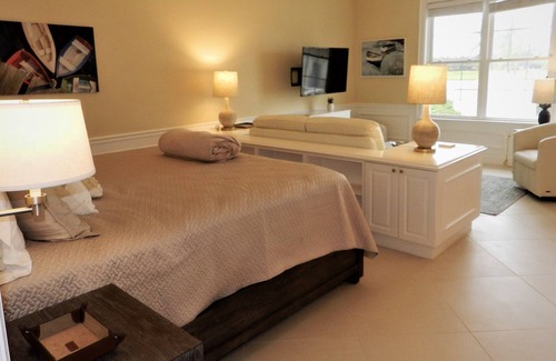 Osprey Apartment | Windsor Lodge Unit 15, studio, close to beaches, pool