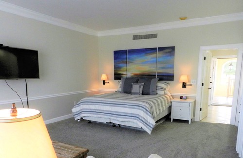 Osprey Apartment | Windsor Lodge Unit 18, studio, close to beaches, pool