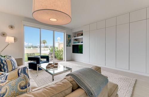 Osprey Apartment | Windsor Lodge Unit 5, condo, close to beaches, pool