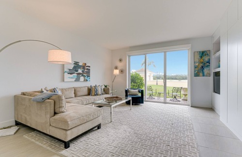 Osprey Apartment | Windsor Lodge Unit 5, condo, close to beaches, pool