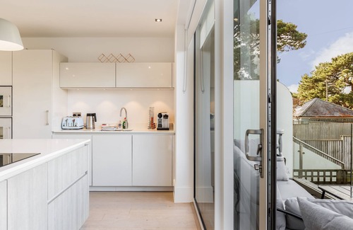 Sandbanks House | Windward - a house that sleeps 8 guests in 4 bedrooms