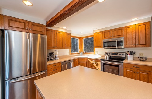 Harpswell House | Windward - Enjoy privacy, comfortable living spaces, and easy water access