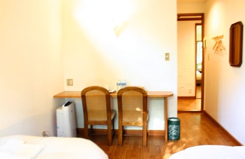 Yamanakako Hotel | Windy Hill Room 11 Twin Bed Westernstyle Room/Minamitsurugun Yamanashi