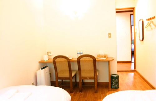 Yamanakako Hotel | Windy Hill Room 12 Twin Bed Westernstyle Room/Minamitsurugun Yamanashi
