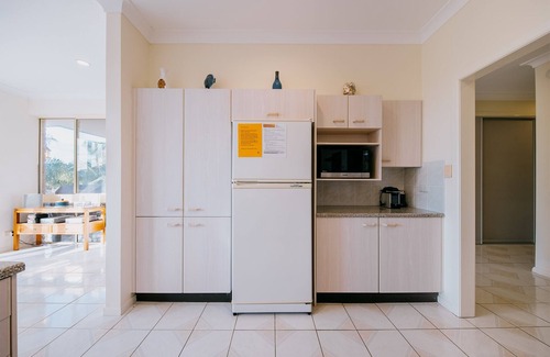 Black Head Apartment | Wine and dine in style before Stunning Beach Views and the Fresh Ocean Breeze