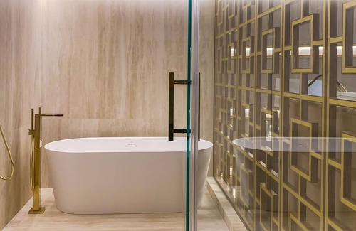 Linda-a-Velha Hotel | Wine & Books Lisboa Hotel