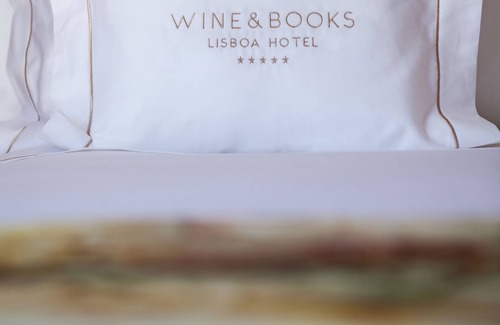Linda-a-Velha Hotel | Wine & Books Lisboa Hotel