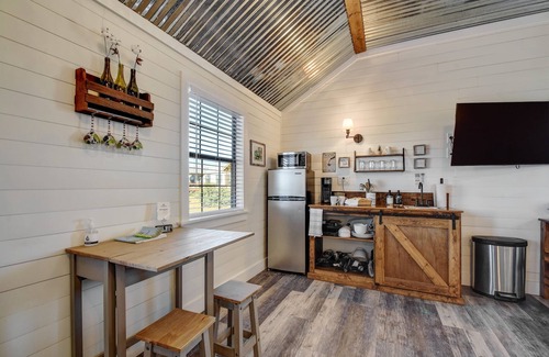 Fredericksburg House | Wine Country Cottage w/Scenic Hill Country Views