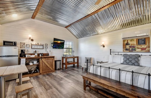 Fredericksburg House | Wine Country Cottage w/Scenic Hill Country Views