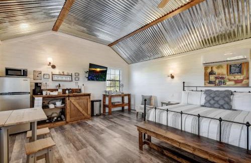 Fredericksburg House | Wine Country Cottage with Scenic Hill Country Views