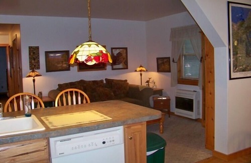 Naples Cabin | Wine Country Getaway-Jim's South Bristol Guest House