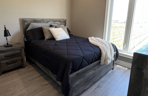 Beamsville House | Wine Country Lakeview Resort