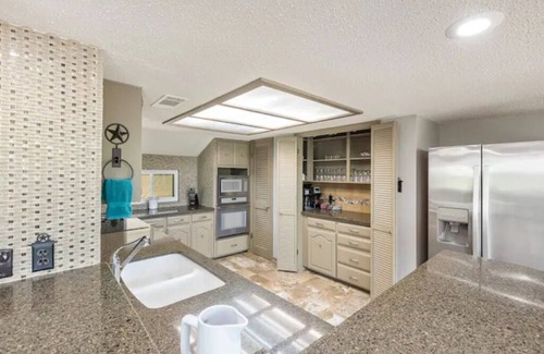 Spicewood House | Wine Country Retreat with lake view!