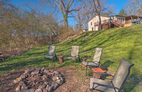 Dahlonega House | Wine Country Retreat with Fire Pit and Sunroom!