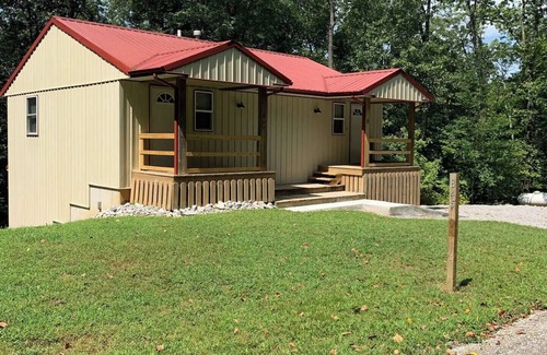 Cobden House | Wine Country Suite A - Wine, Hike, Bike & More!
