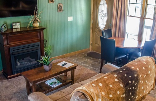 Carbondale Cabin | Wine Trail Cabin, 2015 Built, Carbondale, Southern IL - Giant City State Park