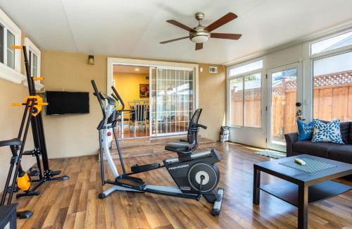 Hayward House | Wine Waves & Comfort 2BR Bay Area Beauty