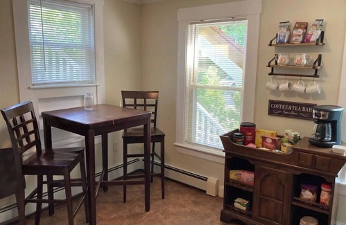 Dover Apartment | 🍷Wine & WiFi✔️at Riverwalk! Full Kitchen - Parking!
