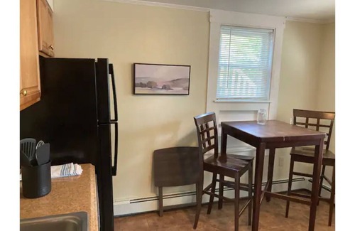 Dover Apartment | 🍷Wine & WiFi✔️at Riverwalk! Full Kitchen - Parking!