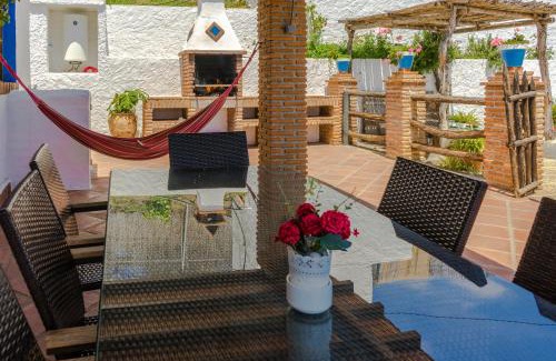 El Borge House | Winehouse with big Pool, BBQ, WiFi, Close to Málaga