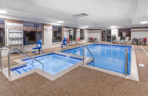 Joliet Hotel | Wingate by Wyndham Joliet
