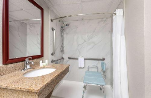 Kansas City Hotel | Wingate by Wyndham Kansas City