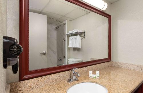 Kansas City Hotel | Wingate by Wyndham Kansas City
