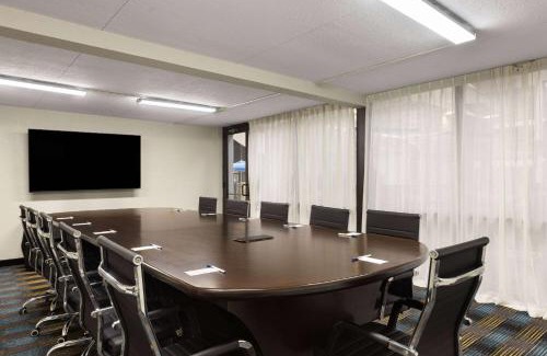 Kansas City Hotel | Wingate by Wyndham Kansas City