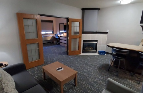 Downtown Hotel | Wingate by Wyndham Lethbridge