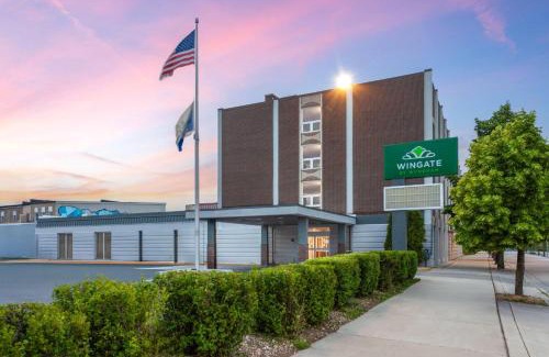 Downtown Hotel | Wingate by Wyndham Sheboygan